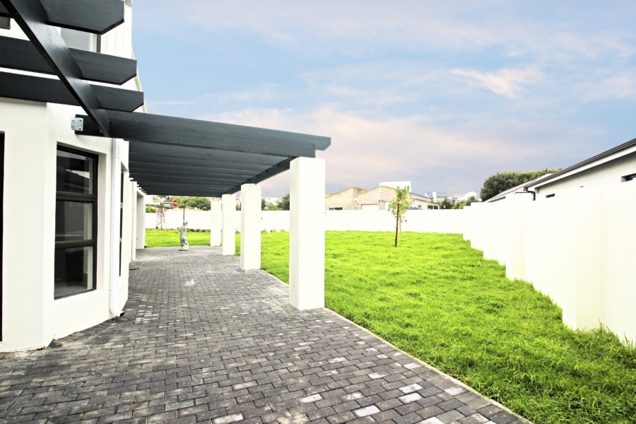 5 Bedroom Property for Sale in Myburgh Park Western Cape